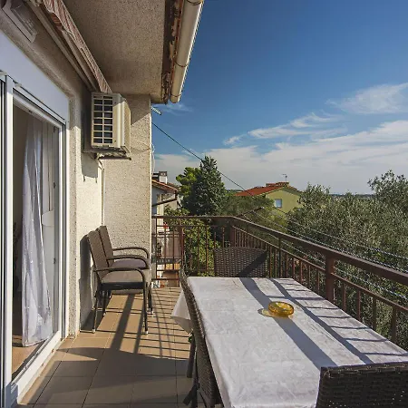 Apartment With Balcony And Sea View