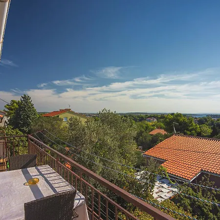 Apartment With Balcony And Sea View *